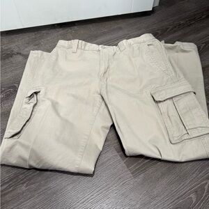 Men’s khaki cargo pants